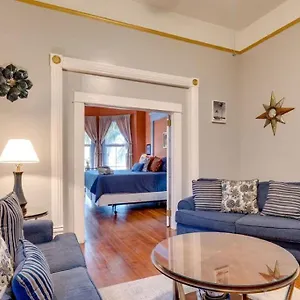 https://elegant-2-bed-directly-on-forsyth-park.top-hotels-in-savannah.com
