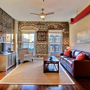 https://soho-suite.top-hotels-in-savannah.com